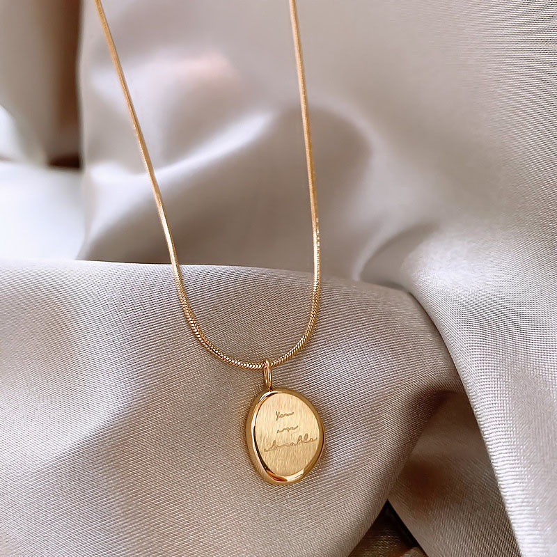Collier avec lettres anglaises - Birth Flower Necklace avis et prix